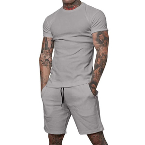 ชุดเซ็ตเสื้อยืดและกางเกงขาสั้นสองชิ้นลายโลโก้แบบกำหนดเองสำหรับผู้ชาย ชุดวอร์มผู้ชาย 2 ชิ้น เสื้อยืดและกางเกงขาสั้น - Product Image 1
