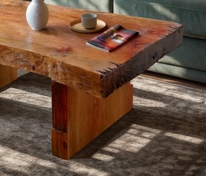 โต๊ะกาแฟไม้เนื้อแข็งทำมือสไตล์เรียบง่ายพร้อมลายไม้ธรรมชาติ หน้าโต๊ะหนาและฐานไม้กว้าง เหมาะสำหรับห้องนั่งเล่น - Product Image 2