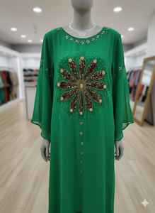 Kaftan floral vert émeraude exquis, orné à la main : une présentation luxueuse et élégante sur un mannequin dans un jardin serein - Product Image 2