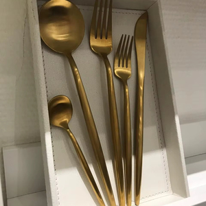 Collection de couverts de luxe futuristes, créée pour des intérieurs audacieux, une identité de restauration moderne et une mise en scène de table haut de gamme. - Product Image 1