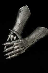 Guantes de Acero Estilo Medieval Moderno, Plateados, con Grabado, Diseño Antiguo, Accesorio para Cosplay - Product Image 3
