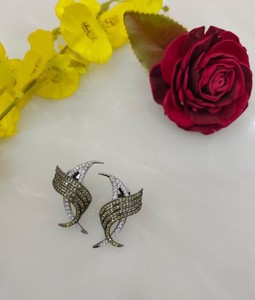 Pendientes de circonita plateados de moda con circonita esmeralda talla pera, joyería de aleación de moda para mujer, ideal para ocasiones especiales. - Product Image 2