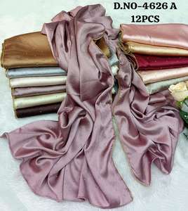 Collection de foulards en satin de soie luxueux ornés de pierres - Lot de 12 pièces en gros - Étoles élégantes pour soirées avec bordure perlée dorée - Product Image 3