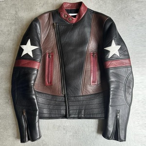 Chaqueta de Motociclista de Cuero Genuino para Hombre, Diseño de Estrellas en Negro, Marrón y Rojo, Cuello Alto, Cierre de Cremallera, Estilo Motero - Product Image 1