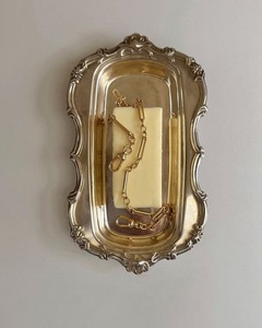 Bandeja Decorativa de Lujo para Centro de Mesa con Grabado Floral, Acabado Plateado, Artesanía Metálica Decorativa, Estilo Palacio Clásico, Plateado - Product Image 6