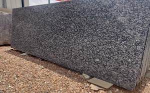 Dalle de granit blanc lisse et brillant avec un motif de grain uniforme pour les halls d'hôtels haut de gamme et les comptoirs de magasins de détail - Product Image 3