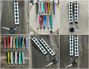 Llavero de Cuero Vacuno a Cuadros Personalizado de Fábrica, Llavero de Cuero Genuino Hecho a Mano, Llavero Unisex en Oferta - Product Image 3