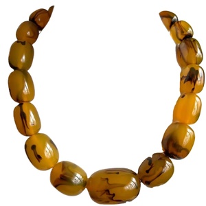 Collar de Resina Prisma Luxe, Collar de Resina de Diseño ColorNova, Collar de Resina de Lujo AuraBloom, Collar de Resina Spectrum Glow - Product Image 2