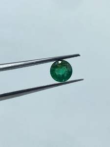 Esmeralda Verde de Alta Claridad, Corte Brillante Redondo, 0.16 Quilates, 5.50mm, Piedra Preciosa Suelta, Piedra Natural para Joyería - Product Image 3