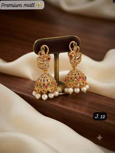 Pendientes de Perlas de Alta Calidad con Diseño Étnico Tradicional, Adornados con Kundan y Paisley, en Aleación de Zinc Dorada - Product Image 2