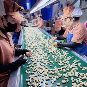 Ready To Ship Cashew <b>Nuts</b> Cashew Kaju <b>Nuts</b> Kaju Badam SANTIGO OEM, ODM Packaging - Product Image 1