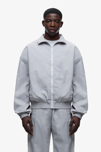 Conjunto de chándal oversize al por mayor: Chaqueta con cremallera y pantalones de pierna ancha de nailon arrugado, ligero, resistente al agua, estilo streetwear. - Product Image 3