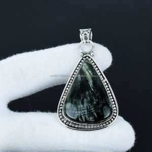 Venta caliente colgante Seraphinite joyería 925 plata esterlina colgante hecho a mano joyería verde oscuro piedra preciosa colgante regalo para ella - Product Image 1
