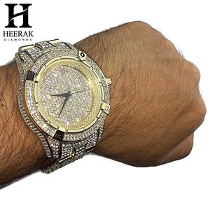 Montre pour homme avec grand cadran doré serti de diamants, cadran micro-pavé avec lunette à chiffres gravés, montre-bracelet personnalisée style Hip Hop Bust Down - Product Image 3