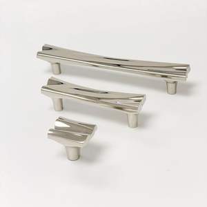 Manija de Puerta de Latón Urban Edge, Perilla de Latón de Línea Elegante, Herrajes de Latón de Forma Minimalista, Juego de Manijas de Latón Modernas - Product Image 3