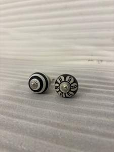 Boutons de tiroir en céramique peints à la main noir et blanc, poignées décoratives pour armoires, poignées de meubles artistiques uniques, boutons en céramique de qualité supérieure - Product Image 2