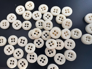 Petits boutons ivoire, boutons à coudre, boutons à 4 trous, boutons à traverser le tissu - Product Image 3