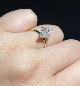 Anillo de Diamante con Corte en Forma de Rombo, 2.01CT, Cultivado en Laboratorio, con Oro Amarillo de 14k, Regalo de Aniversario o Promesa para Pareja - Product Image 3