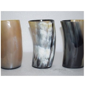 Vaso de cuerno pulido hecho a mano en Estados Unidos, tallado a mano, con diseño de animal religioso, tipo vaso de chupito vikingo, taza de regalo de boda - Product Image 2