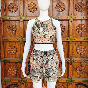 Ensemble coordonné pour femmes, style bohème, imprimé paisley, satin, haut court à col halter et short à taille élastique, tenue de plage estivale - Product Image 1