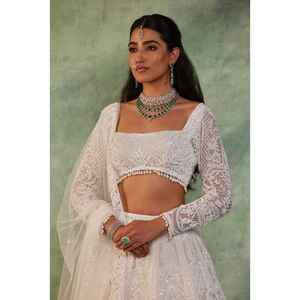 Conjunto elegante Lehenga Choli de diseñador para mujer con hermoso trabajo de Bordado de hilo - Product Image 3