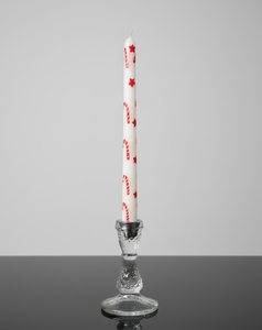 Belle bougie conique artisanale en cire de soja avec des étoiles rouges vives pour une ambiance de Noël classique et joyeuse, décoration de table sans fumée pour dîner - Product Image 1