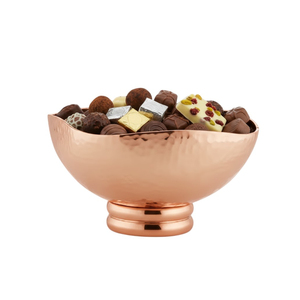 Bol de service en cuivre fait main, élégant plat décoratif en métal pour noix et chocolats, avec piédestal unique à motifs floraux en relief, idéal pour les fêtes - Product Image 3