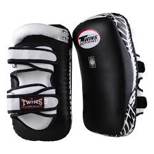 Bouclier de frappe incurvé en cuir durable pour entraînement de coupes au pied, coaching, pratique, séances de fitness et utilisation en salle de sport - Product Image 4
