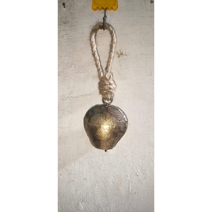 Campana de vaca navideña estilo shabby chic, de metal dorado antiguo, con cuerda de yute, para decoración navideña del hogar, adorno para árbol, venta al por mayor. - Product Image 2