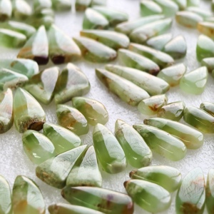 คริสโซเพรสสีเขียวธรรมชาติทรงคาโบชองคู่ สำหรับทำต่างหู พลอยขนาด 11x11x5 มม. 36x11x5 มม. ขัดเงา น้ำหนักรวม 23 กะรัต - Product Image 2