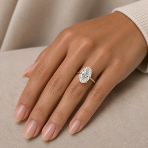 Bague de fiançailles classique pour femme en or jaune 14 carats avec diamant de laboratoire taille ovale 2 carats, clarté VVS2, couleur F, certifié IGI – Cadeau idéal pour les fêtes - Product Image 4