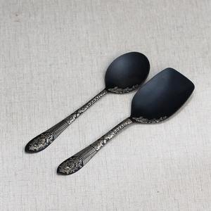 Juego de Cubiertos de Acero Inoxidable de 29 Piezas con Acabado con Recubrimiento en Polvo y Diseño Grabado Elegante, Apto para Lavavajillas - Product Image 3