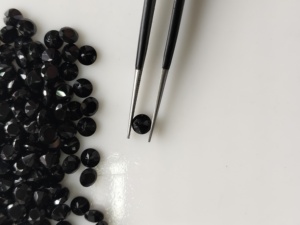 Spinelle noire naturelle 4,5 mm, taille brillant ronde, pierres précieuses de qualité supérieure pour la fabrication de bijoux - Product Image 1