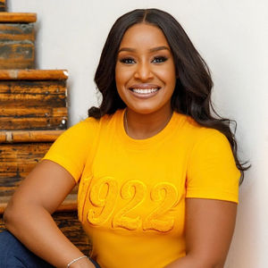 T-shirt en chenille or massif 1922, brodé, pour la sororité Sigma Gamma Rho, avec l'année de fondation grecque 1922, T-shirt universitaire premium - Product Image 2