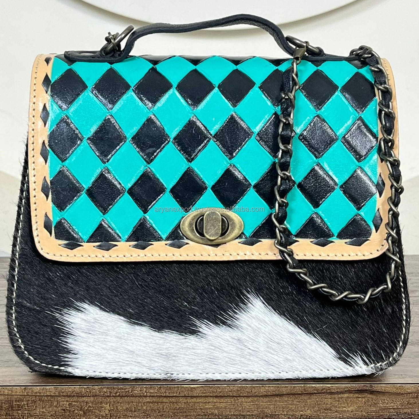 ลายตารางหมากรุกสีเทอร์ควอยซ์และดำ