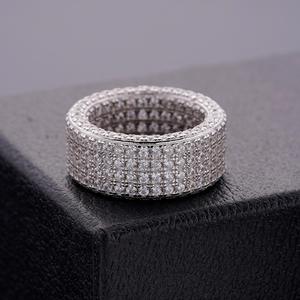 Anillo de banda ancha de plata de ley 925 premium con diamante cultivado en laboratorio para marcas de joyería y compradores mayoristas - Product Image 1