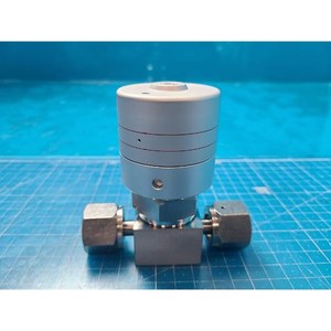Vanne à soufflet pneumatique FUJIKIN 316L TYPE N.C 469043, utilisée comme pièce détachée pour équipement semi-conducteur d'occasion - Product Image 2