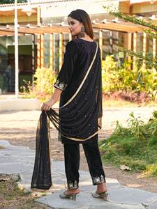 Salwar Kameez de créateur en velours épais pour soirée, orné de perles et de sequins de 3 mm, protection solaire, fentes latérales, toutes saisons - Product Image 5