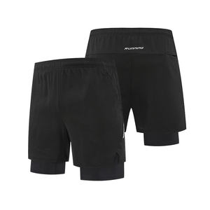 กางเกงขาสั้นออกกำลังกายผ้าแห้งเร็วสามสี พิมพ์ลายคำว่า "Workout" ด้านข้างผ่าเป็นสองชั้น สั่งทำได้สำหรับผู้ชาย ขายส่ง - Product Image 3