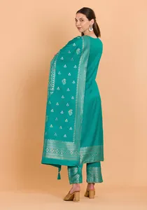 Tissu de robe non cousu Safaa Premium en viscose, pour costumes d'hiver pakistanais avec étole - Product Image 2