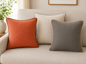 Housse de coussin en lin de qualité supérieure avec passepoil contrastant |   Coussin carré décoratif gris doux pour canapé et décoration intérieure - Product Image 6