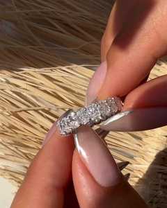 Anillos de compromiso y boda de eternidad completa con diamantes cultivados en laboratorio de 9 quilates, corte cojín alargado, engaste de púas compartidas, personalizados en oro macizo de 14K/18K - Product Image 2