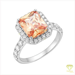 Anillo central rectangular de plata de ley 925 con diamante cultivado en laboratorio de primera calidad y borde de piedras redondas para revendedores mayoristas - Product Image 4