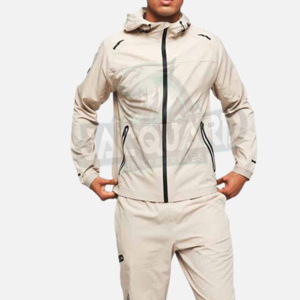 ชุดแจ็คเก็ตวินด์เบรกเกอร์แบบสั้น 2 ชิ้น สไตล์ล่าสุด พร้อมกางเกงคาร์โก้ ซิปแบบรูดขึ้น ผลิตจากไนลอนและโพลีเอสเตอร์ เหมาะสำหรับสตรีทแวร์ ชุดวอร์มสำหรับผู้ชาย ราคาขายส่ง รับผลิตแบบ OEM - Product Image 1