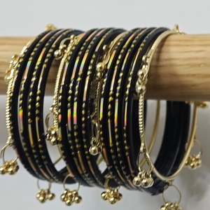 Juego de Brazaletes de Cristal Negro de Lujo con Dijes Dorados Ghungroo, Joyería Tradicional Hecha a Mano, Étnica, para Novias, Moda Femenina - Product Image 2