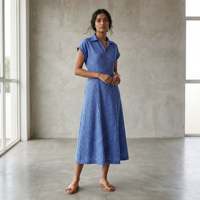 Robe midi trapèze en coton à carreaux bleu marine pour femme, à manches courtes, en tissu léger, style moderne, coupe confortable