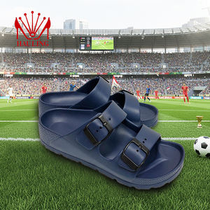 Sandalias con hebilla, pantuflas de EVA con temática de la temporada de fútbol, fabricante que ofrece sandalias moldeadas por inyección al por mayor para compradores internacionales - Product Image 1