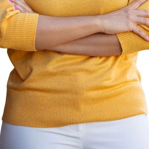 Suéter de Invierno Dorado de Manga Larga para Mujer, Top de Punto con Letras Bordadas, Prenda Premium, Elegante, Casual, con Logotipo Frontal - Product Image 6