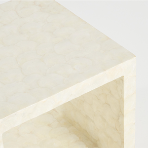 Impresionante mesa auxiliar de nácar, mesa auxiliar bohemia color crema hecha a mano, mueble decorativo luminoso y sostenible de Vietnam - Product Image 6