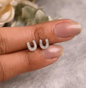 Pendientes de Diamantes Naturales con Forma de Letra U, Plata de Ley 925, con Incrustaciones de Circonitas, Pendientes Minimalistas con Letra U, Joyería Delicada, Regalo para Mujer - Product Image 1